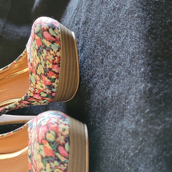 Jessica Simpson platform heels. Sz. 6.5 - Picture 2 of 6